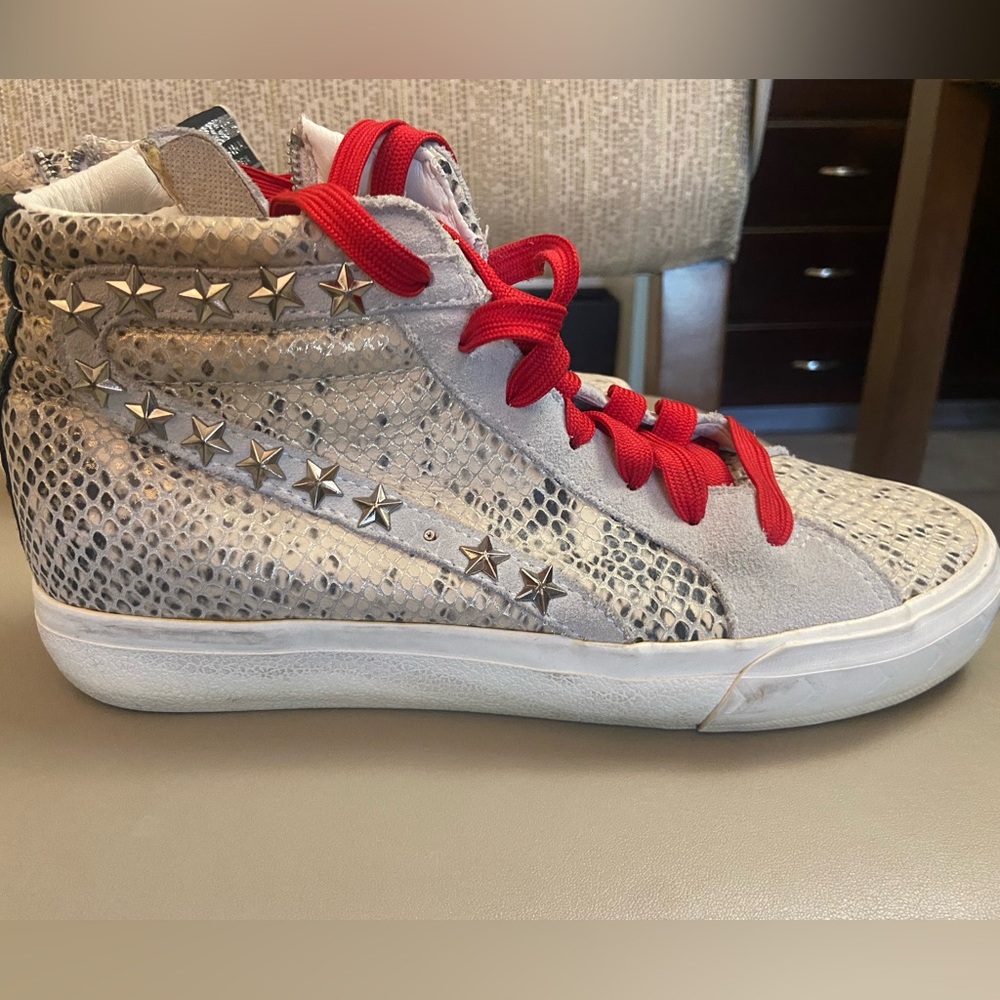 Vintage Havana Gray and Red Athletic Shoes